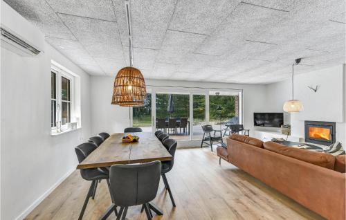 3 Bedroom Lovely Home In Blavand in Vejers Strand