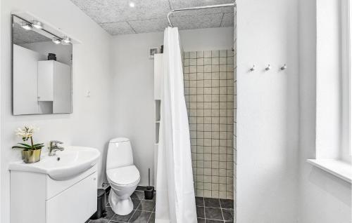 Bathroom, 3 Bedroom Lovely Home In Blavand in Vejers Strand
