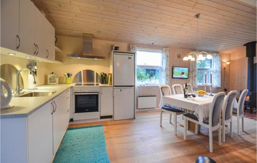 Kitchen, Two-Bedroom Holiday Home In Thisted in Sonder Vorupor