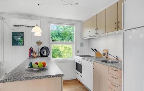  Nice Home In Roslev With Wifi And 3 Bedrooms in Roslev