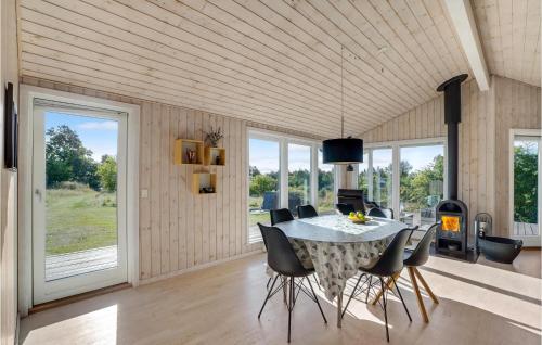 3 Bedroom Cozy Home In Hjslev