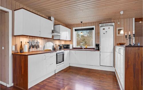 Nice Home In Ebeltoft With Kitchen