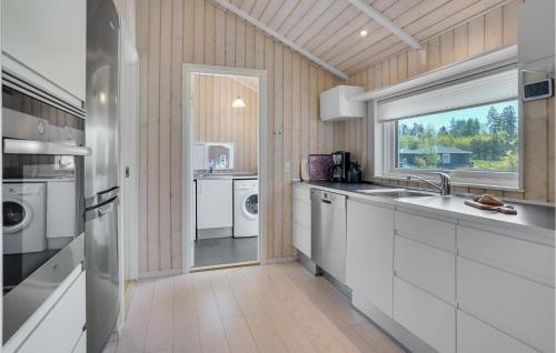 Cuina, Gorgeous Home In Ejstrupholm With Sauna in Ejstrup