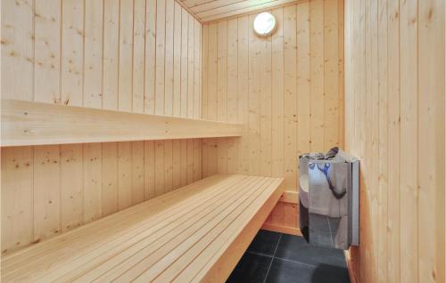 Cuina, Gorgeous Home In Ejstrupholm With Sauna in Ejstrup