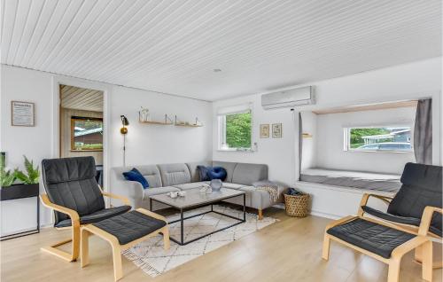  2 Bedroom Lovely Home In Juelsminde in Sønderby