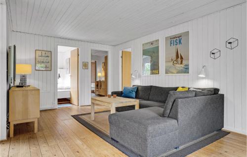 Awesome Home In Glesborg With Wifi