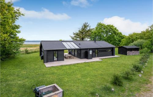 4 Bedroom Cozy Home In Juelsminde