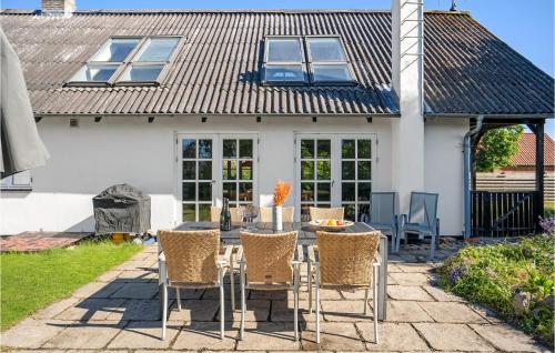 Vista exterior, 4 Bedroom Awesome Home In Glesborg in Bonnerup