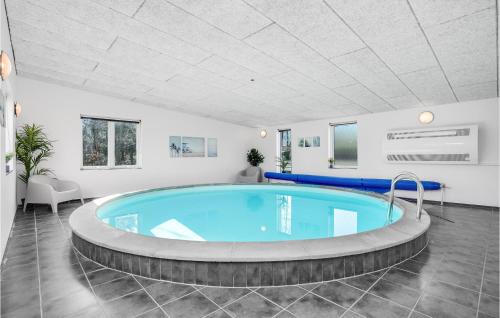  Three-Bedroom Holiday Home In Ronde in Rønde