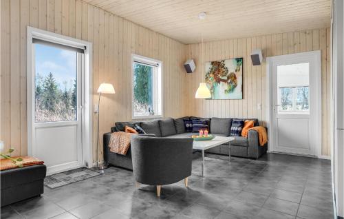  Three-Bedroom Holiday Home In Ronde in Rønde