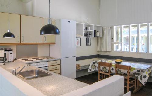 Kitchen, Cozy Apartment In Allinge With Kitchen in Slotslyngvej