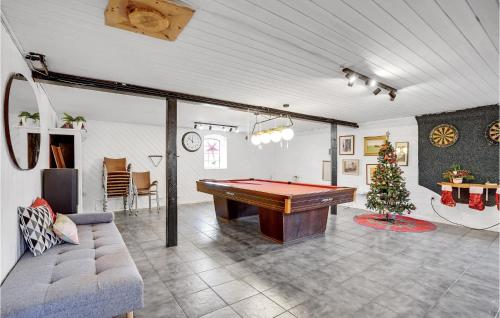 娱乐活动, Stunning Apartment In Esbjerg V With Sauna, Wifi And 1 Bedrooms in 古尔艾厄