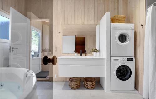 Bathroom, Holiday Home Tobaksvej in Blokhus