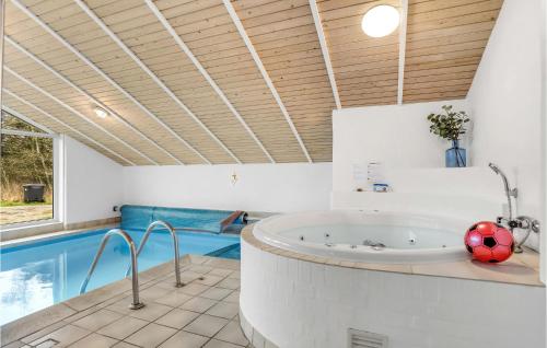 Swimming pool, 3 Bedroom Cozy Home In Jerup in Jerup