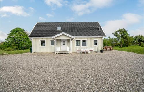 4 Bedroom Beautiful Home In Snder Stenderup