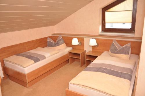 Cafe Hoyer Pension und Appartements 3.4km von Frankendorf entfernt