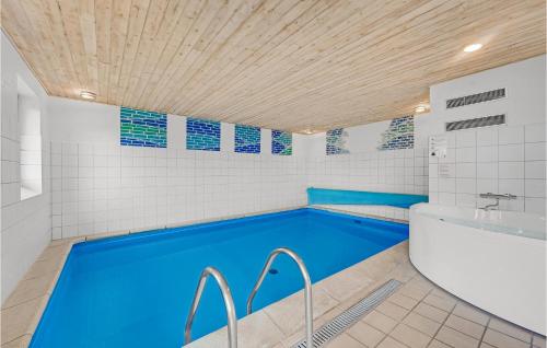 Piscina, Awesome Home In Nyborg With 4 Bedrooms, Outdoor Swimming Pool And Swimming Pool in Nyborg
