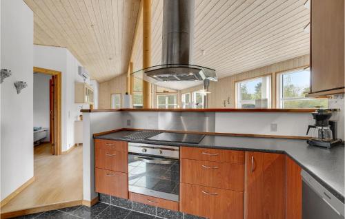 cuina, Gorgeous Home In Hadsund With Wifi in Hadsund