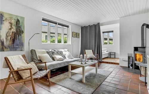  Amazing Home In Egå With Kitchen in Egå