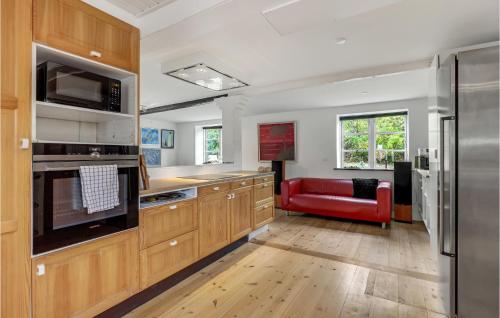 Kitchen, Beautiful Home In Allinge With Wifi in Tejn