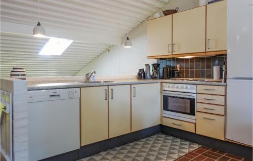 Kitchen, 2 Bedroom Stunning Apartment In Allinge in Slotslyngvej
