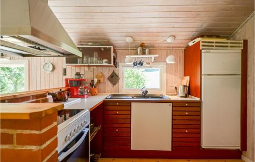 Kitchen, One-Bedroom Holiday Home In Ebeltoft in Ebeltoft