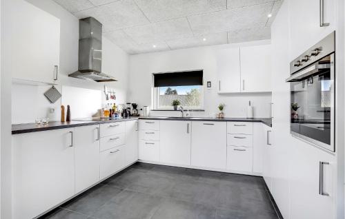 Kitchen, Four-Bedroom Holiday Home In Haderslev in Kelstrup