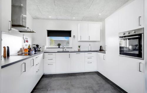 Kitchen, Four-Bedroom Holiday Home In Haderslev in Kelstrup