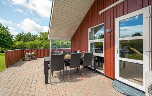 Cozy Home In Oksbl With Kitchen