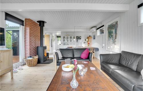  Stunning Home In Assens With Kitchen in Assens