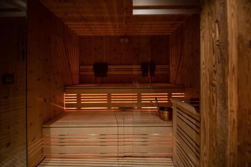 Szauna, The Falcon in Stubenbach