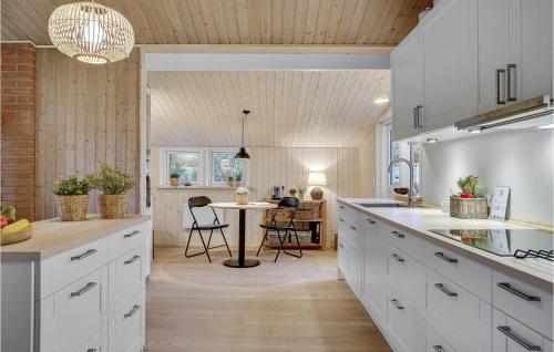 Kitchen, Four-Bedroom Holiday Home In Stege in Hegningen