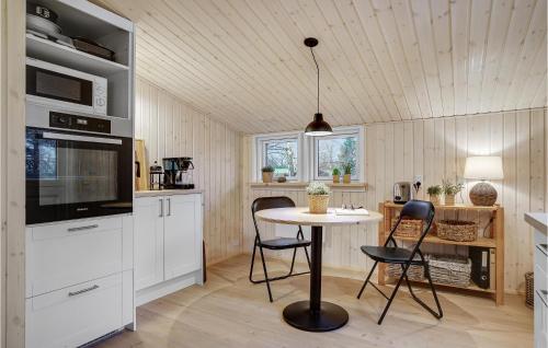 Kitchen, Four-Bedroom Holiday Home In Stege in Hegningen