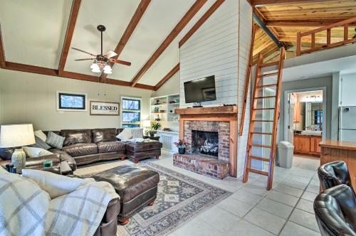 Rockingham Cabin on 75 Acres with Lake Access! in Rockingham, USA