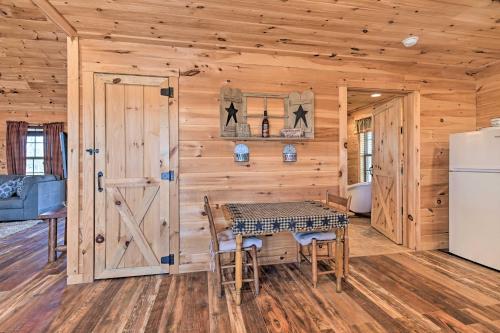 Quiet and Secluded Berea Cabin on 70-Acre Farm! in Berea, USA