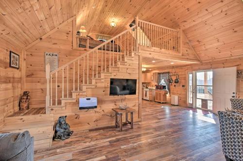 Quiet and Secluded Berea Cabin on 70-Acre Farm! in Berea, USA