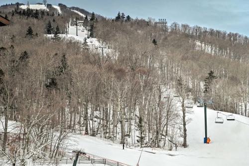 Vermont Ski Chalet about 5 Mi to Magic Mountain