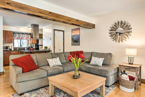 Hartford Escape with Fire Pit about 3 Mi to Ski and Golf! in Quechee