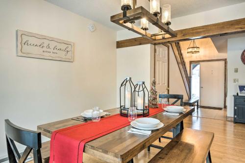 Hartford Escape with Fire Pit about 3 Mi to Ski and Golf! in Hartford, USA
