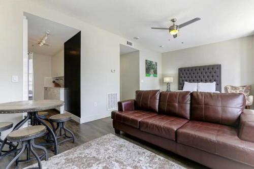 Cozy Studio Near French Quarter, Superdome, Canal and Bourbon streets!