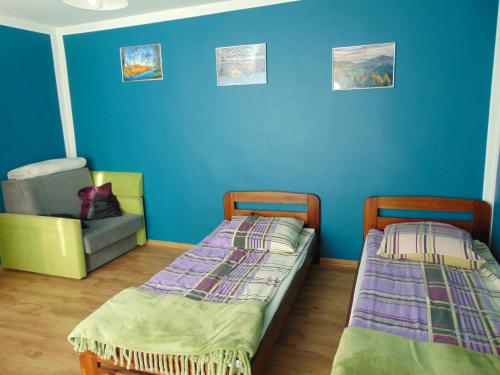 2 twin beds, 1 sofa bed