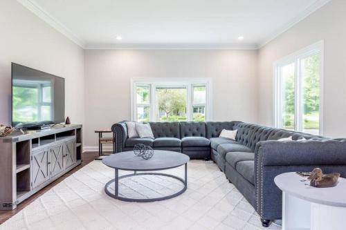 Stunning Executive Home 5 BD, 4.5B. Perfect Spot!! in Indianapolis, USA