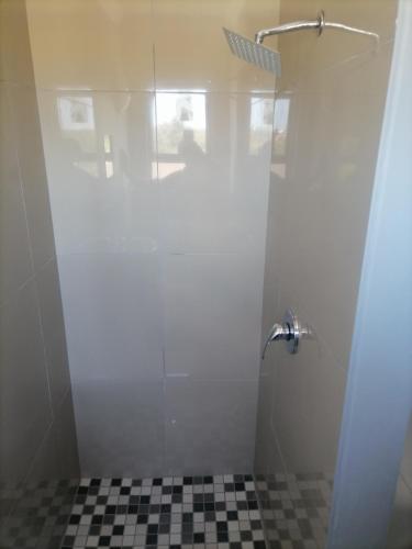 دش, Goshen Place in Amalinda