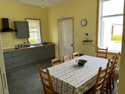 Bixter House - a spacious self-catering property in Шетланд