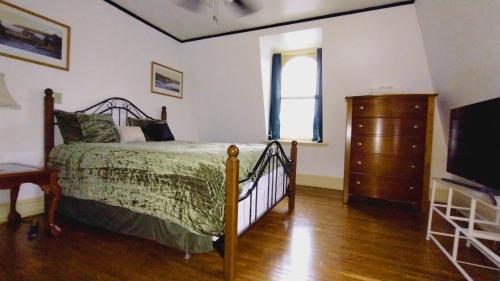 Mini Mansion Hotel affordable stays Plainfield NJ near public transportation