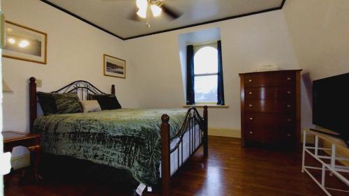 Mini Mansion Hotel affordable stays Plainfield NJ near public transportation