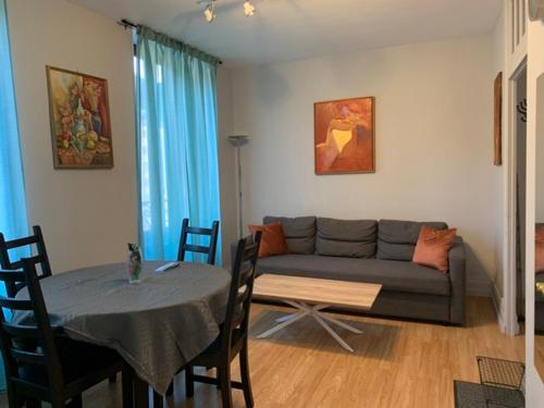 2 bedrooms, 3 beds