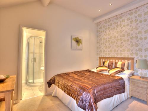 The Carlton - image 6