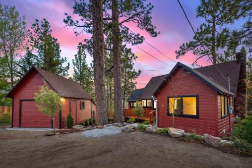 Spring Bloom Retreat - Lakeside Village Cabin - Spa - BBQ - Firepit - Loft - Games - Chalet - Big Bear Lake