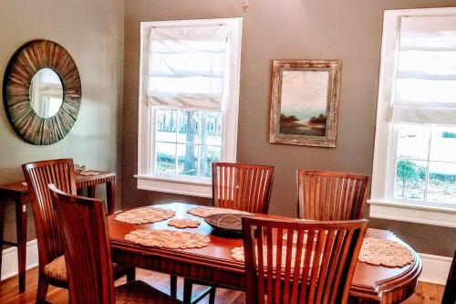 Historic 2-Bedroom Cloverdale Cottage in Montgomery, USA